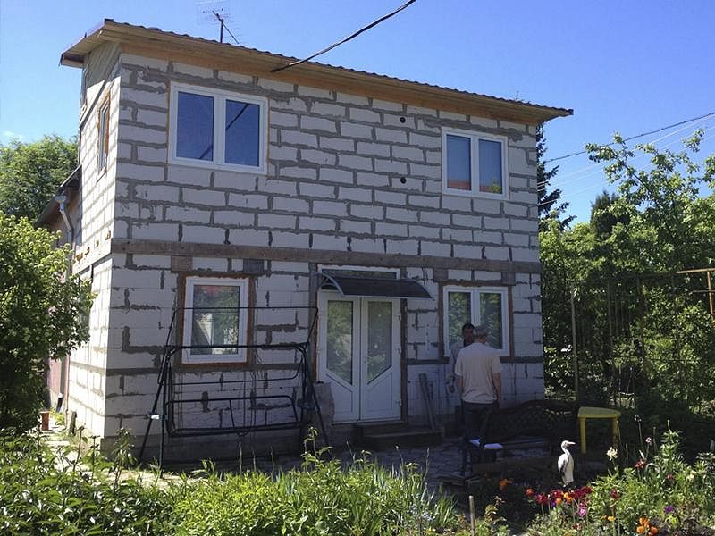 Монтаж металлочерепицы и облицовка фасада в дер. Мшинская